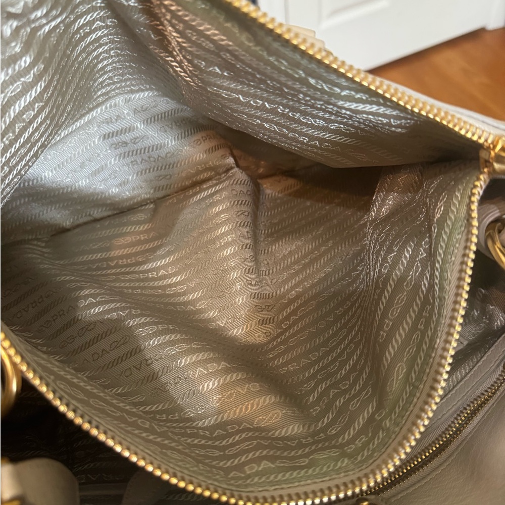 🌟 PRADA Lux Leather Satchel🌟 - Picture 6 of 16